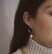 Load image into Gallery viewer, Calla Earrings

